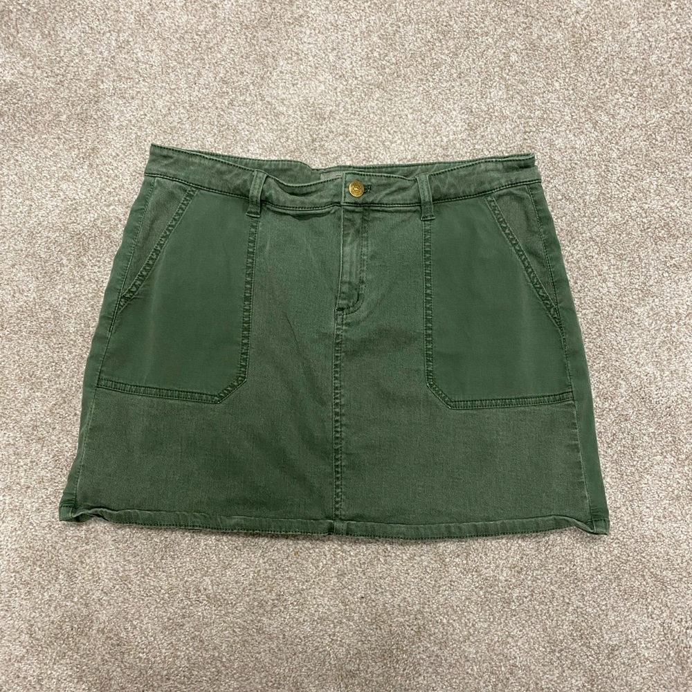 Vineyard Vines green utility skirt